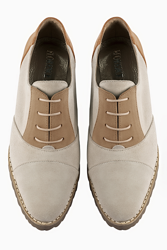 Off white and tan beige women's casual lace-up shoes. Round toe. Flat rubber soles. Top view - Florence KOOIJMAN